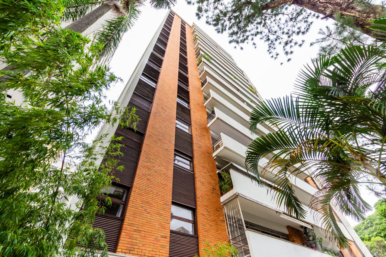 Apartamento de 3 dormitórios na AV Higienópolis — Higienópolis, São Paulo