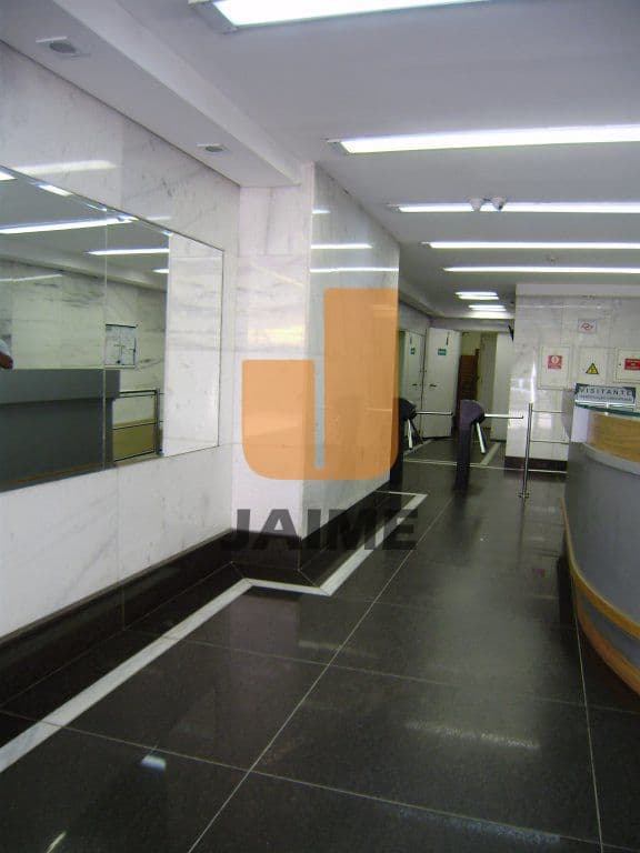 Comercial na R CORREIA DE MELO — Bom Retiro, São Paulo