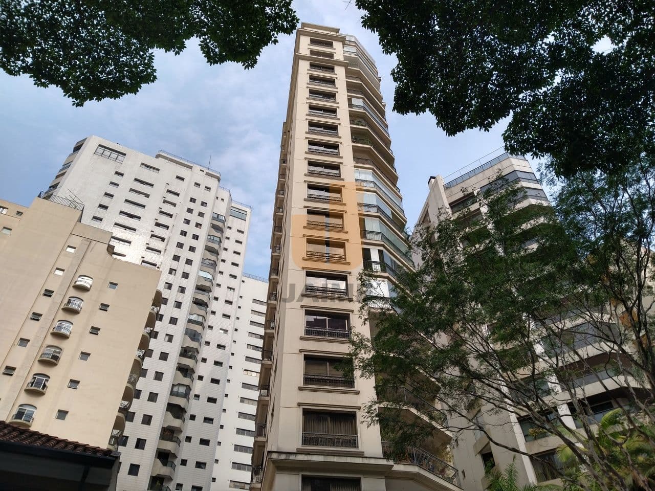 Apartamento de 4 dormitórios na R DOUTOR BRASÍLIO MACHADO — Higienópolis, São Paulo