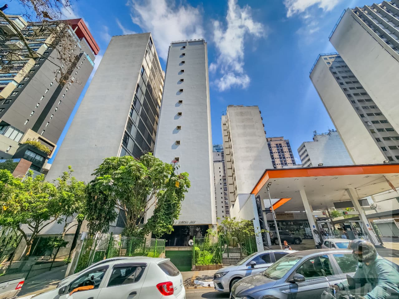 Apartamento de 3 dormitórios na AV REBOUÇAS — Pinheiros, São Paulo