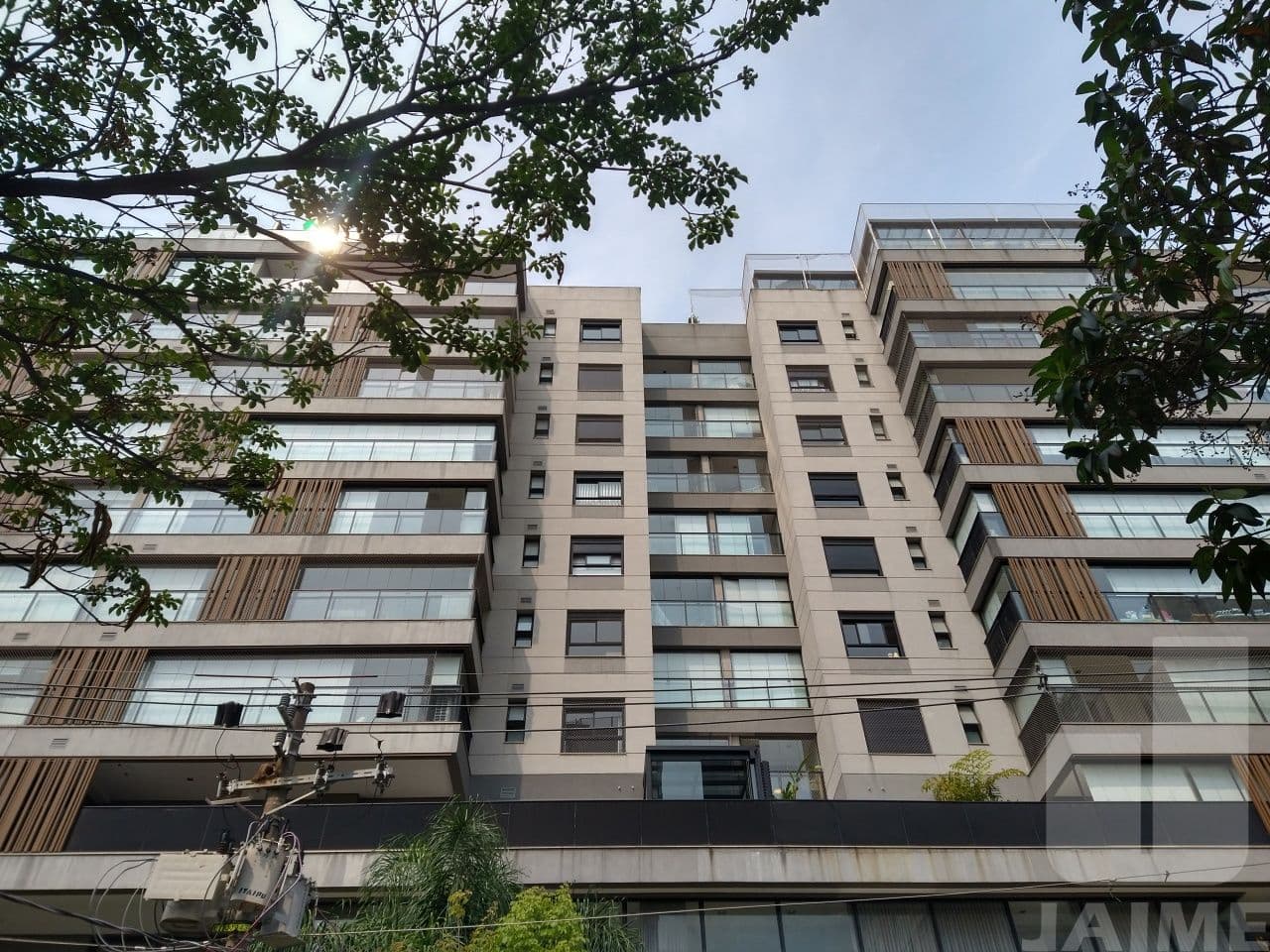 Apartamento de 3 dormitórios na R Havaí — Sumaré, São Paulo