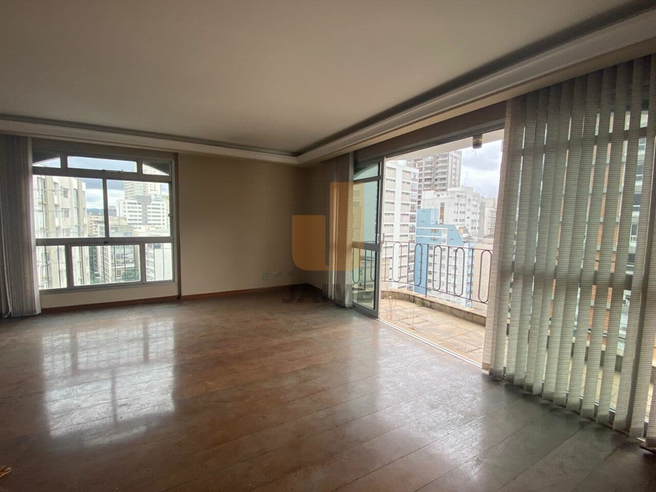 Apartamento de 3 dormitórios na R DOUTOR ALBUQUERQUE LINS — Higienópolis, São Paulo