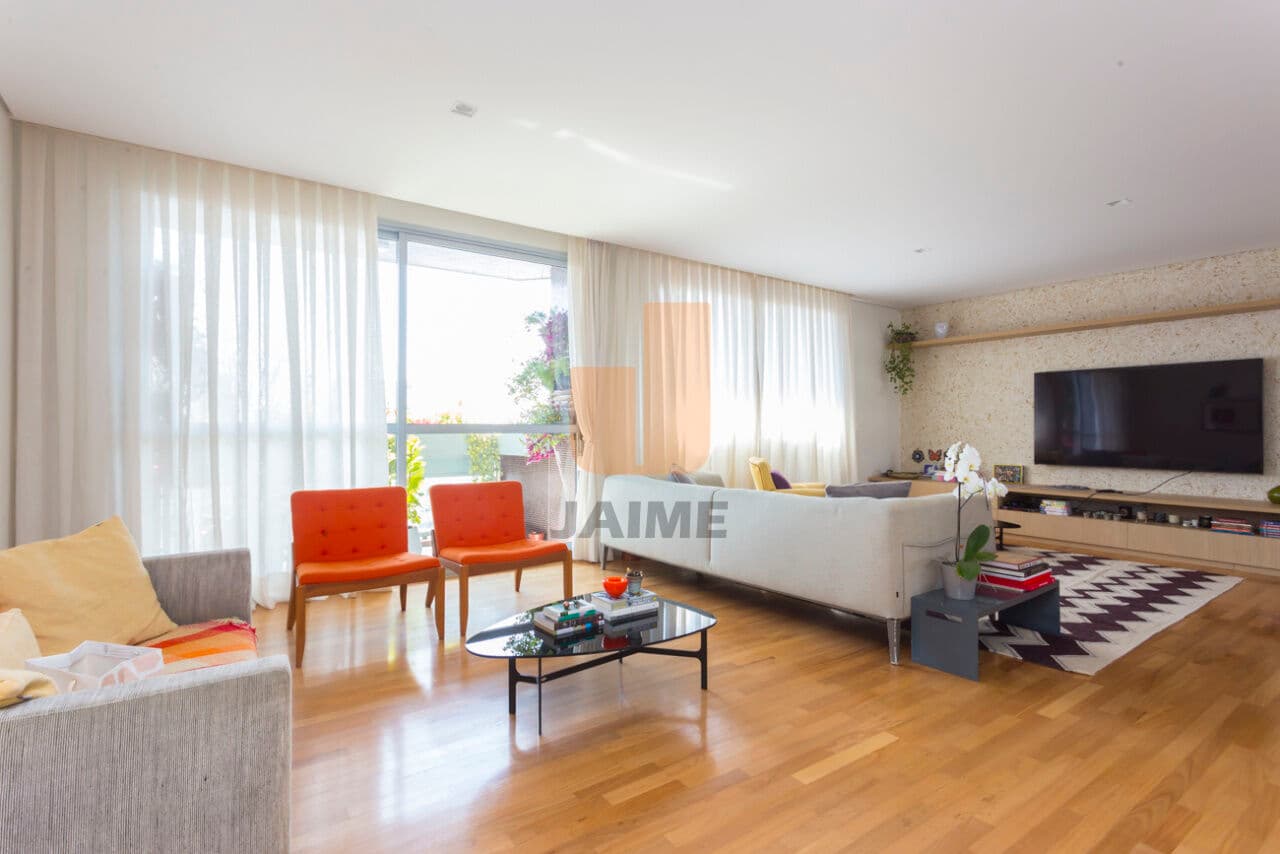 Apartamento de 3 dormitórios na R Caiubi — Perdizes, São Paulo