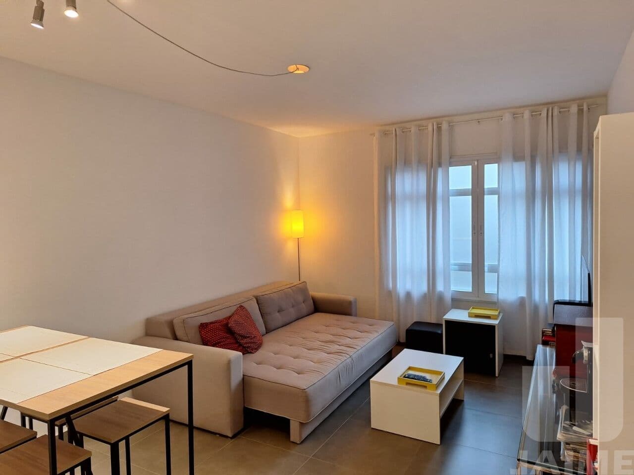 Apartamento de 2 dormitórios na R BELA CINTRA — Consolação, São Paulo