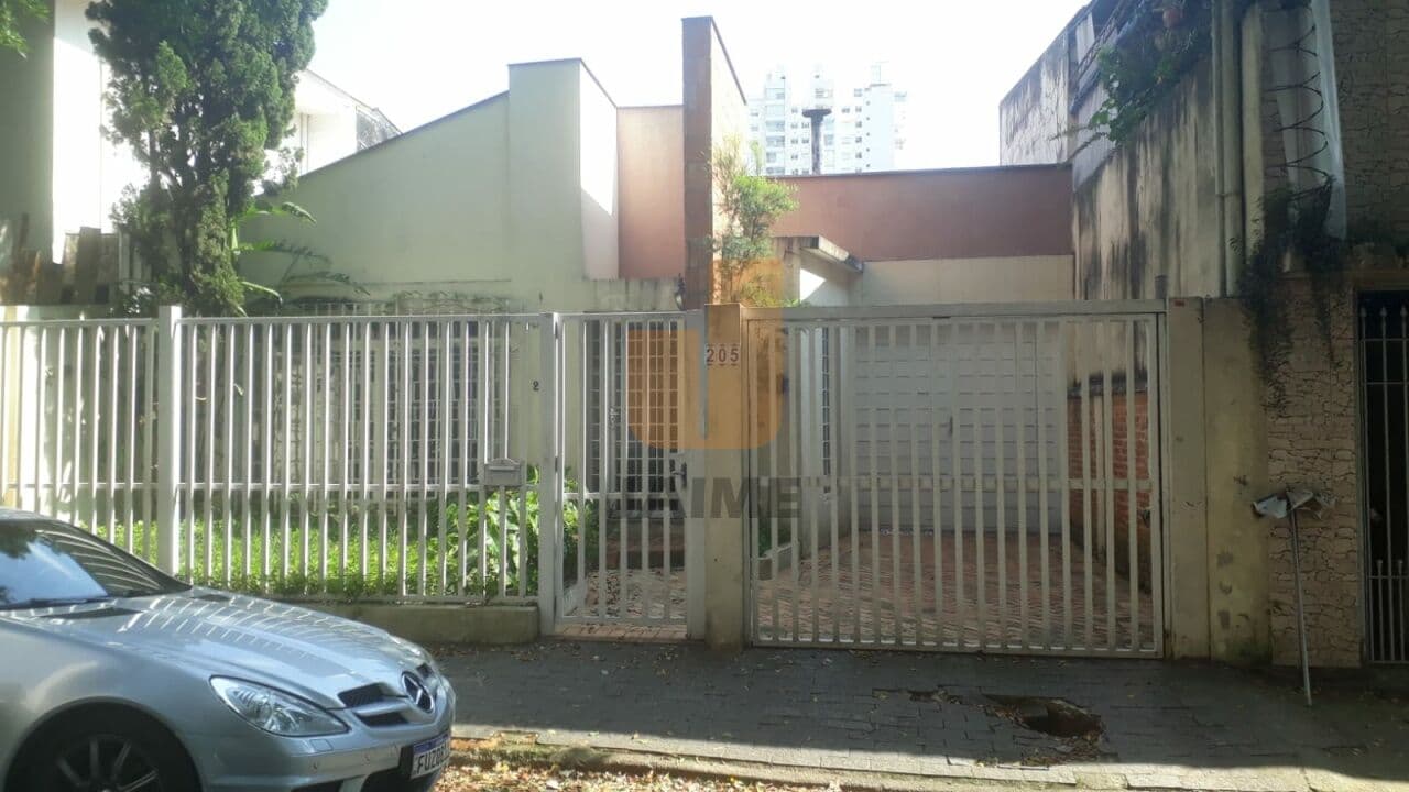 Casa de 3 dormitórios na R Michigan — Brooklin Novo, São Paulo