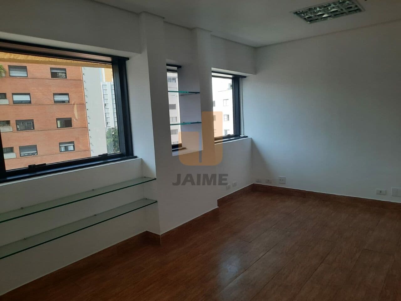 Comercial na R Ministro Godói — Perdizes, São Paulo