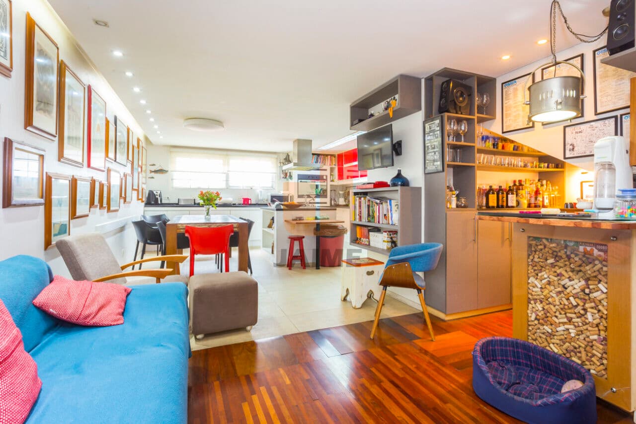 Casa de 4 dormitórios na R Cristiano Viana — Cerqueira César, São Paulo