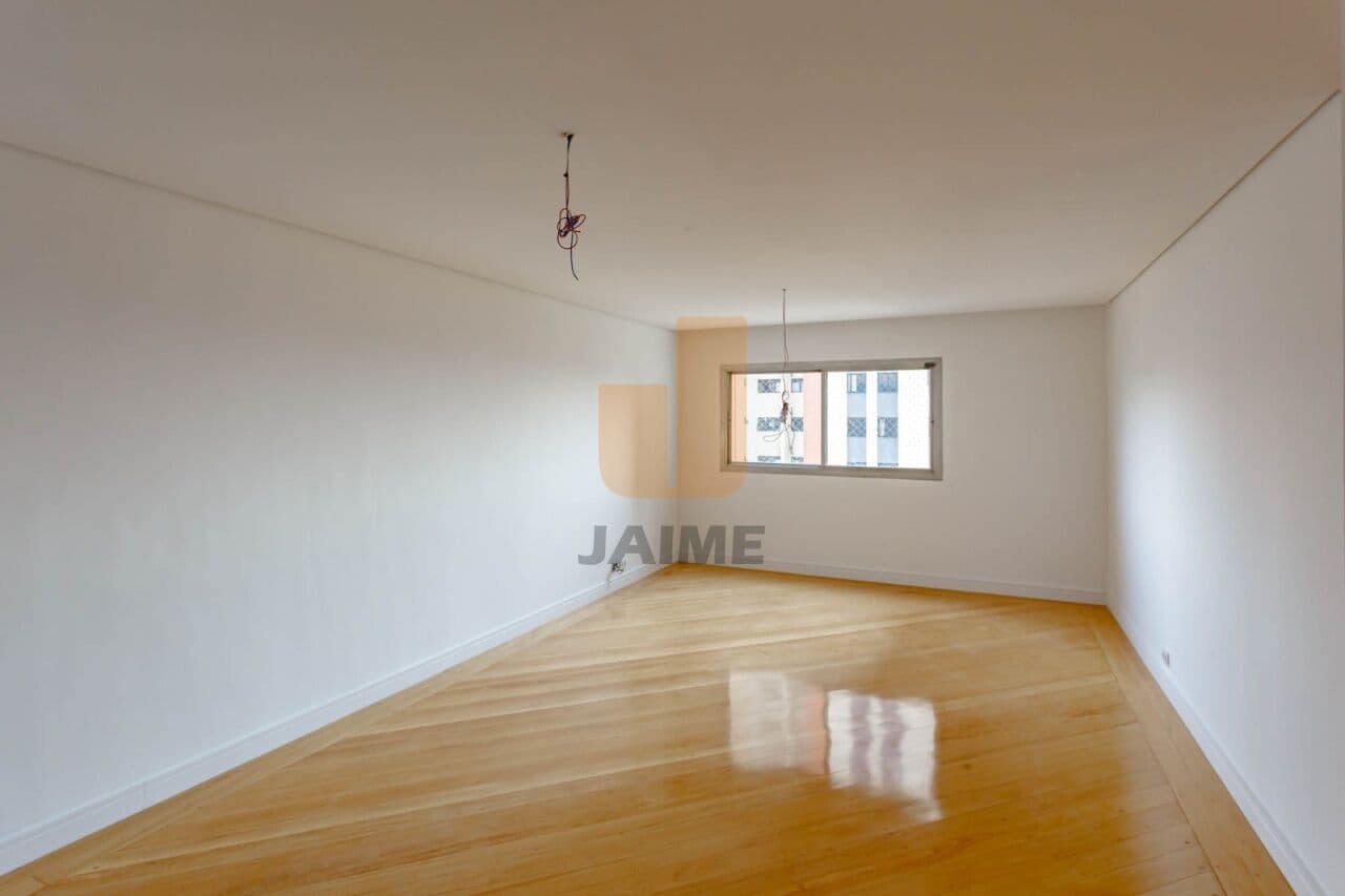 Apartamento de 3 dormitórios na R CAYOWAÁ — Sumaré, São Paulo
