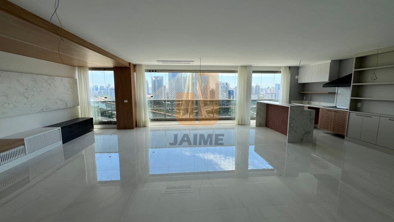 Apartamento em Real Parque