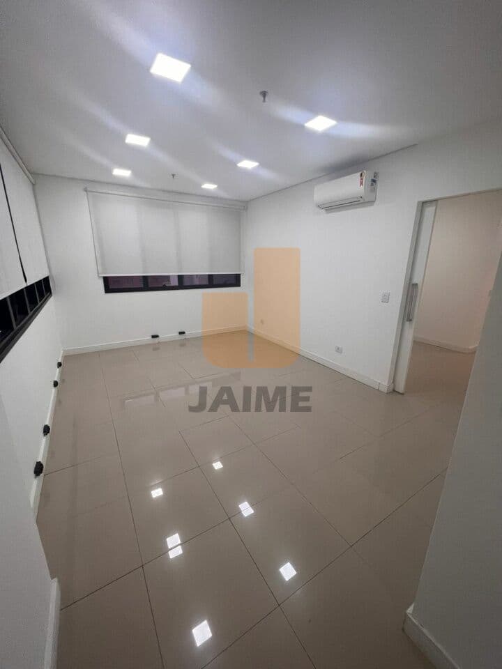 Comercial na R Conselheiro Brotero — Higienópolis, São Paulo