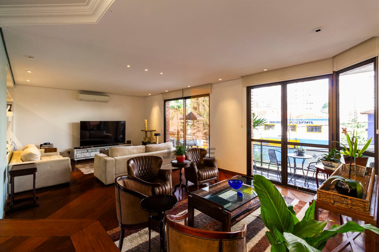 Apartamento de 4 dormitórios na R Traipu — Perdizes, São Paulo