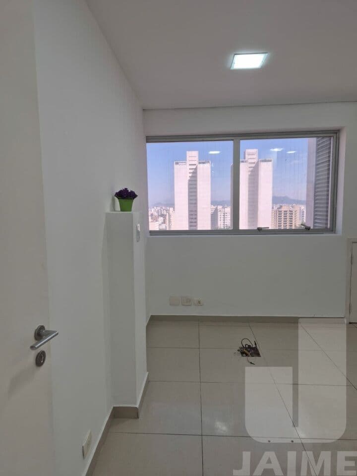 Comercial na R Apinajés — Perdizes, São Paulo