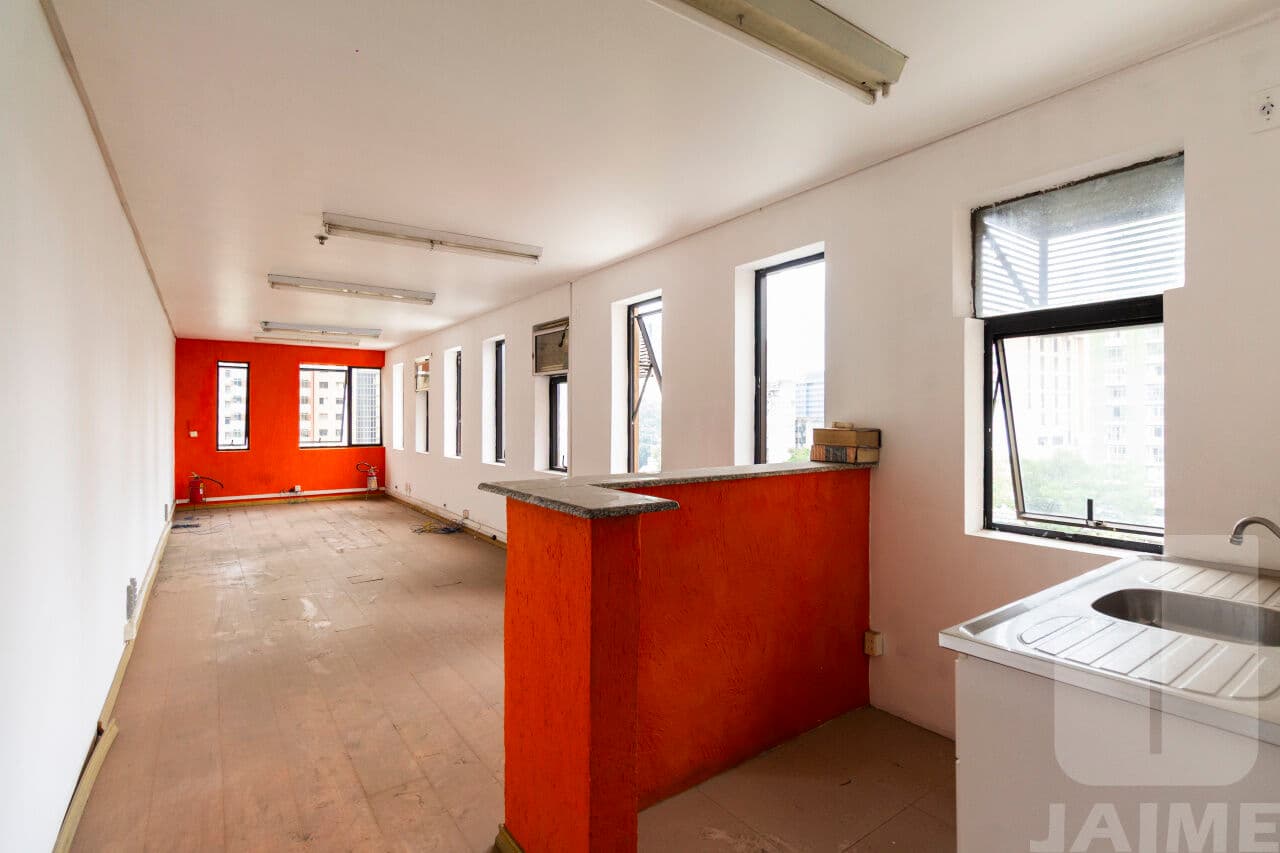 Comercial na R Doutor Albuquerque Lins — Higienópolis, São Paulo