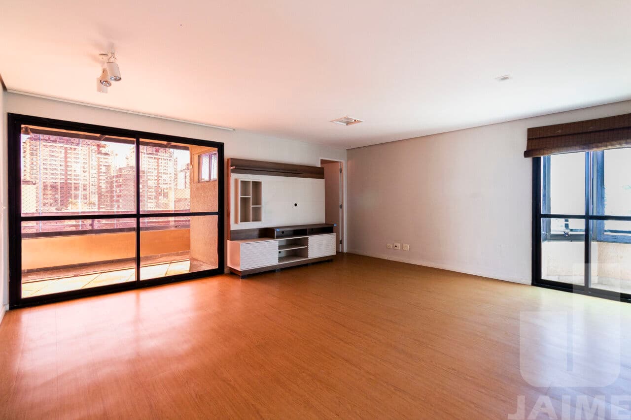 Apartamento de 3 dormitórios na R BARATA RIBEIRO — Bela Vista, São Paulo