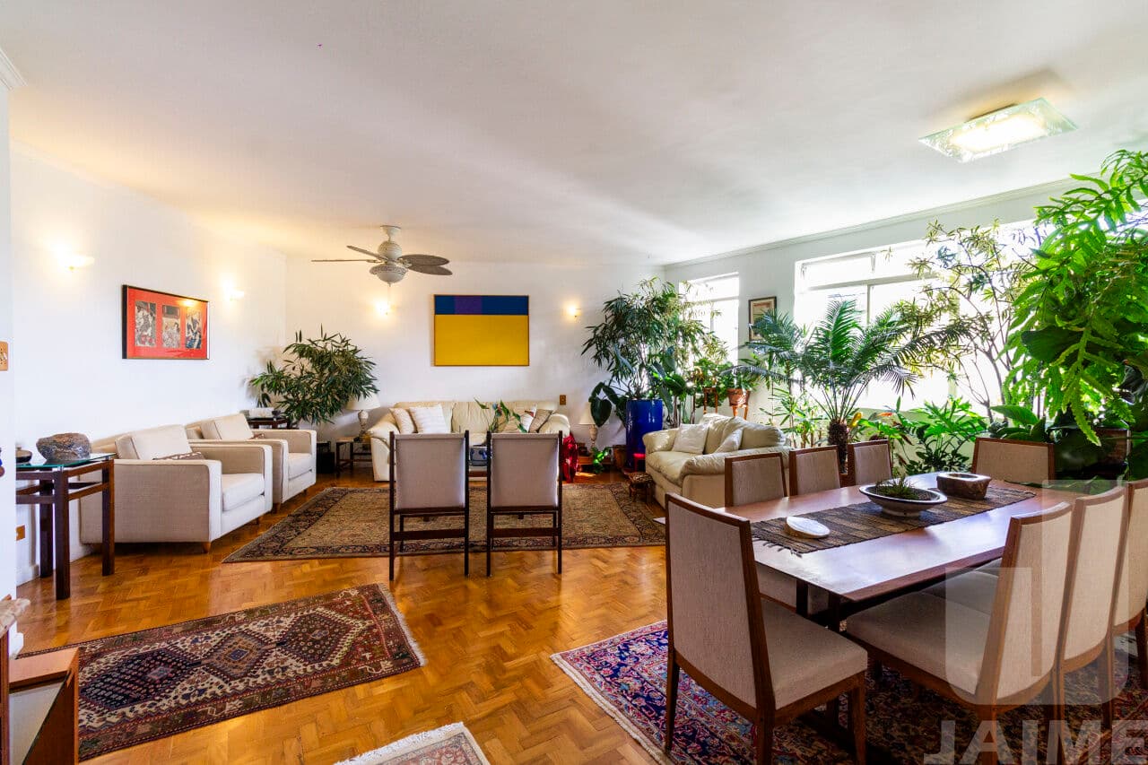 Apartamento de 3 dormitórios na R Treze de Maio — Bela Vista, São Paulo