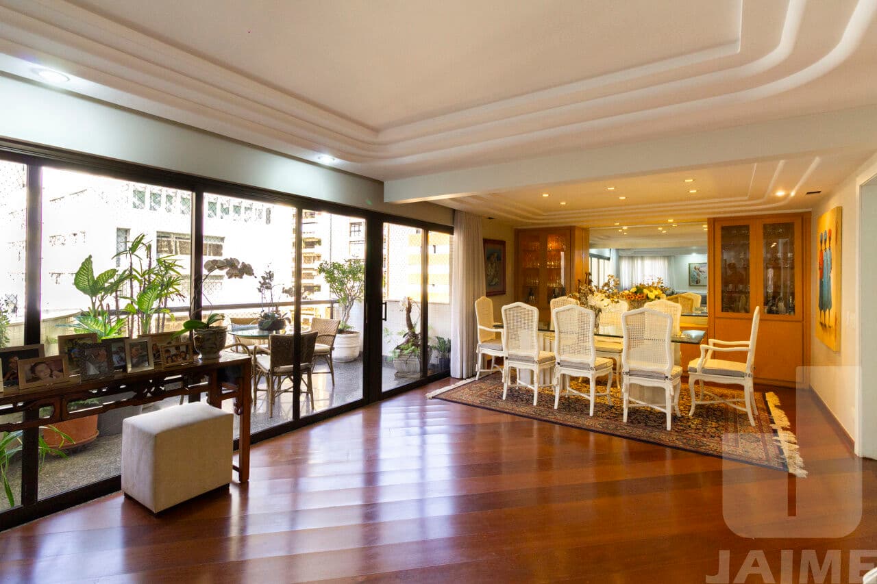 Apartamento de 3 dormitórios na R Emílio de Menezes — santa cecília, São Paulo