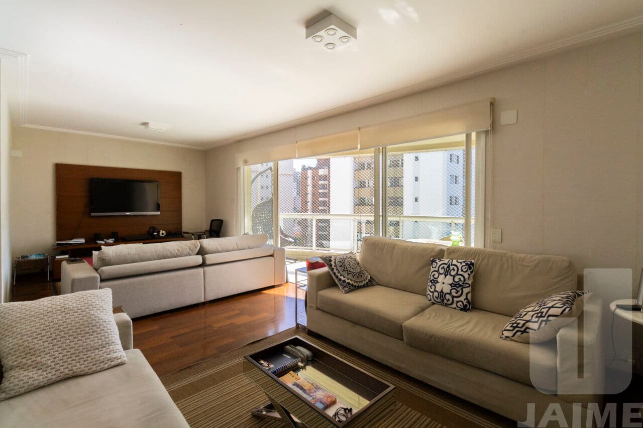 Apartamento de 4 dormitórios na R Apinajés — Perdizes, São Paulo