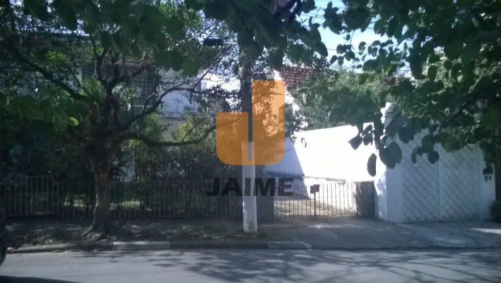 Casa de 4 dormitórios na R AVARÉ — Pacaembu, São Paulo