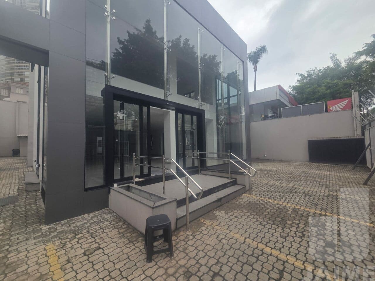 Comercial em Pacaembu