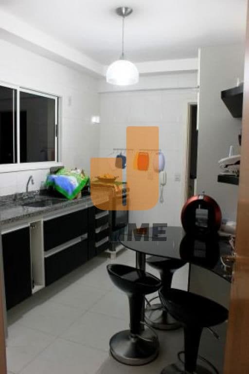 Apartamento de 3 dormitórios na R CAYOWAÁ — Sumaré, São Paulo