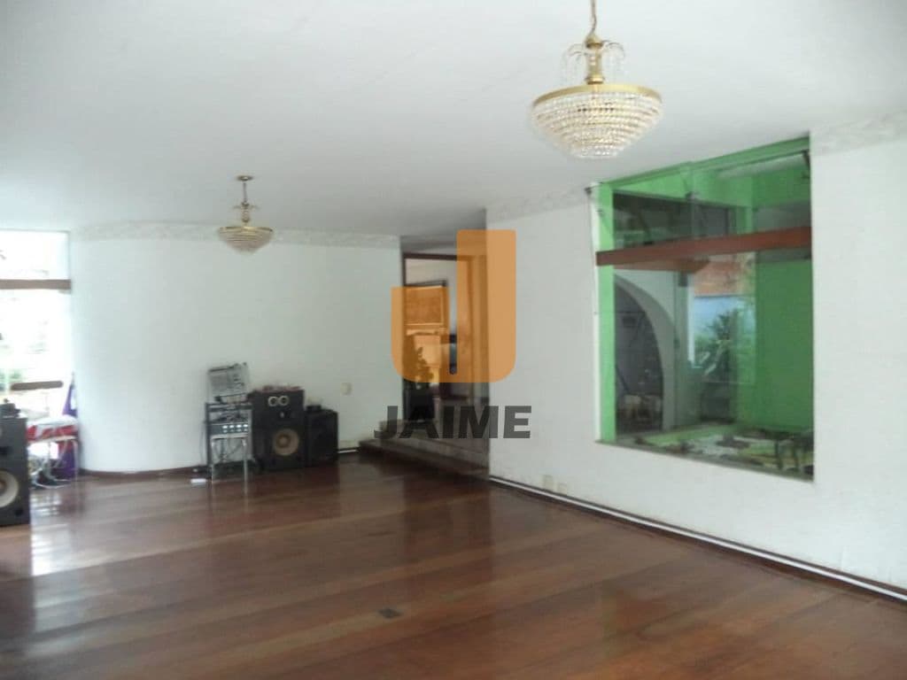 Casa de 4 dormitórios na AV Sílvio Sciumbata — Interlagos, São Paulo