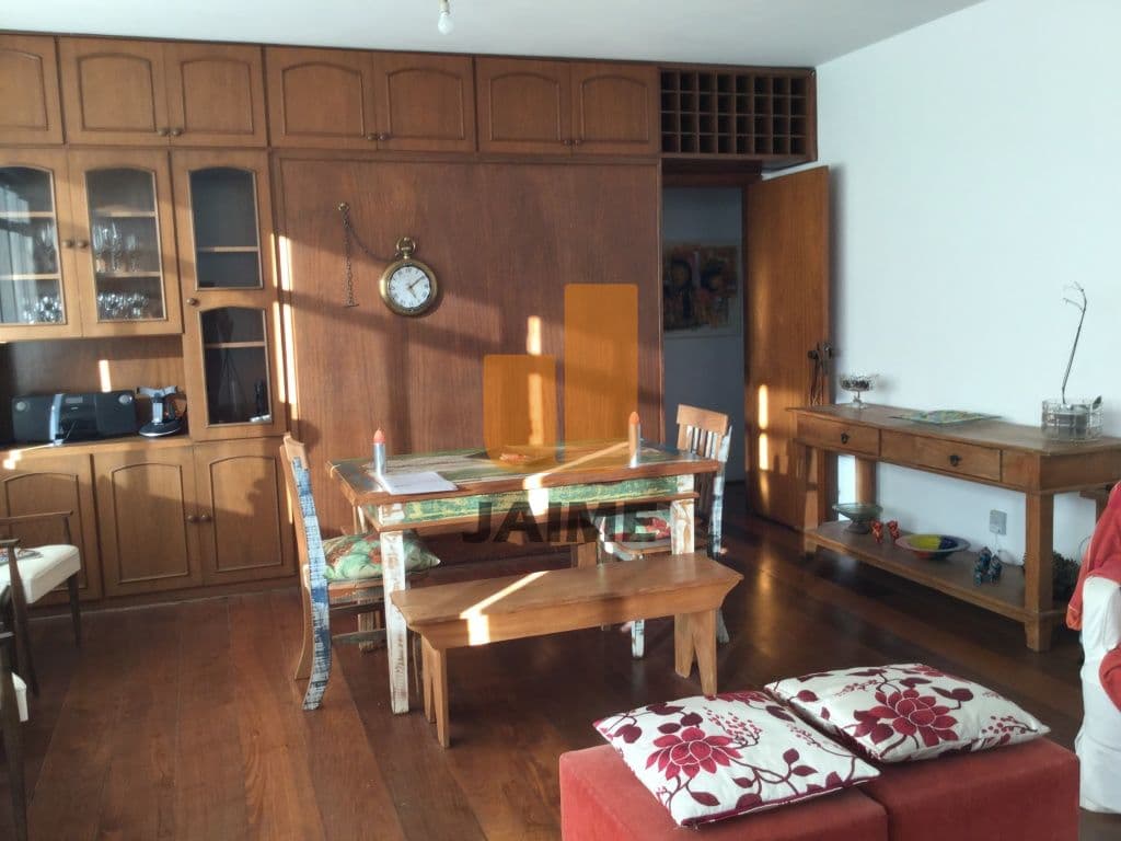 Apartamento de 3 dormitórios na R APINAJÉS — Sumaré, São Paulo