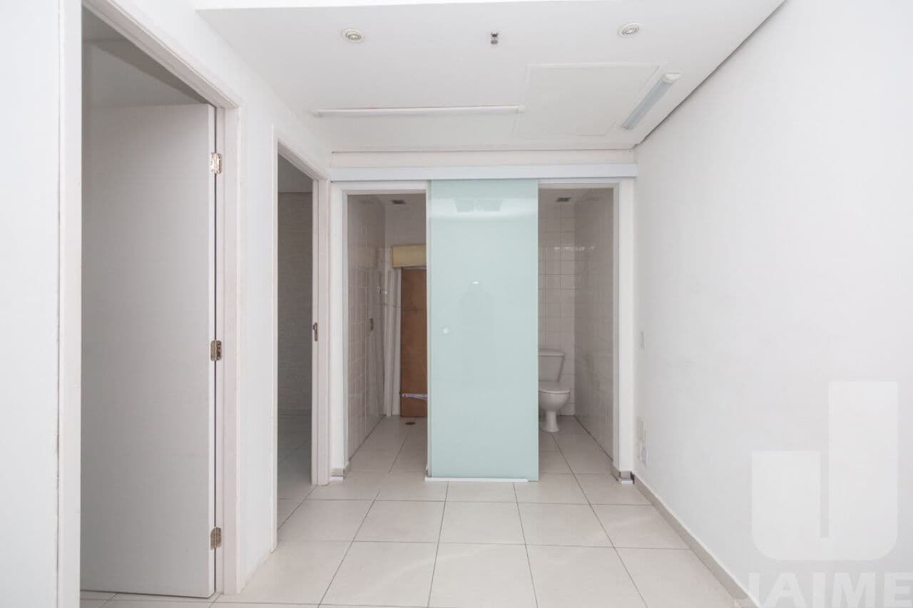 Comercial na R DONA ANTÔNIA DE QUEIRÓS — Higienópolis, São Paulo