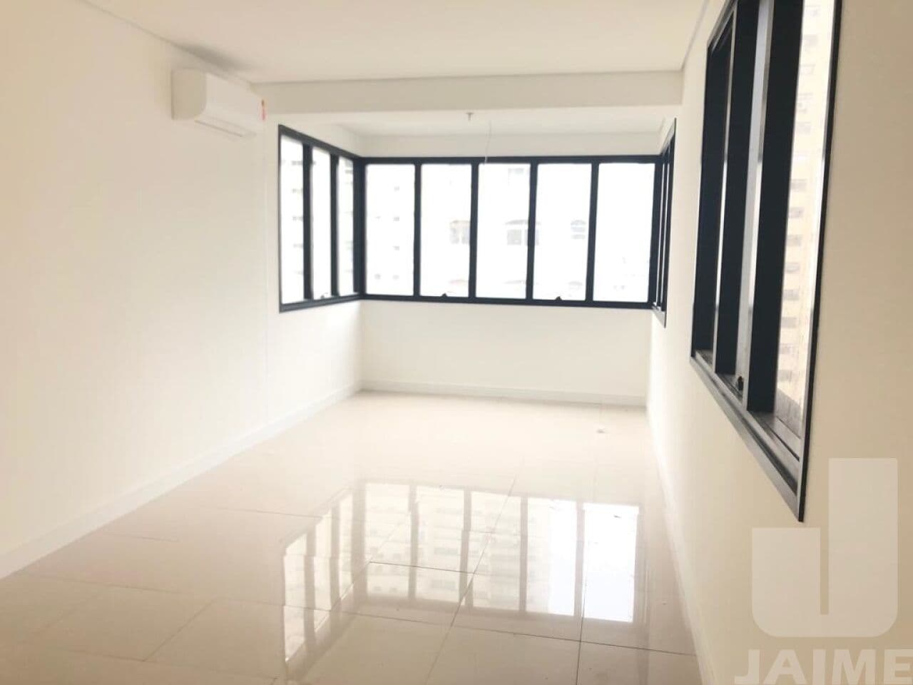 Comercial na R Conselheiro Brotero — Higienópolis, São Paulo