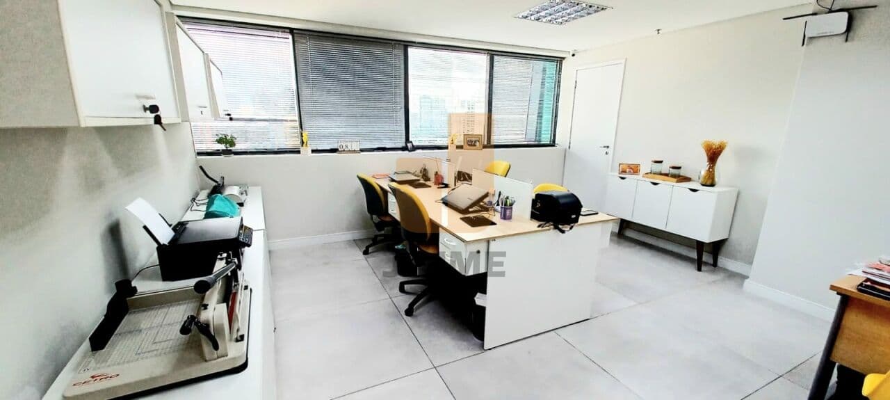 Comercial na R SABARÁ — Higienópolis, São Paulo