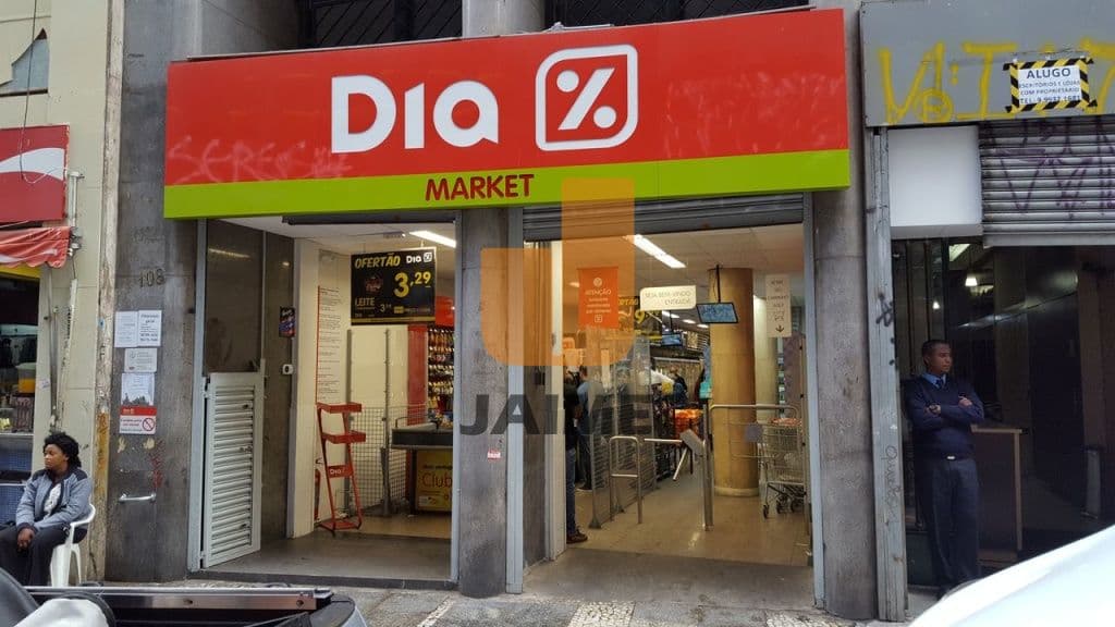 Comercial em República