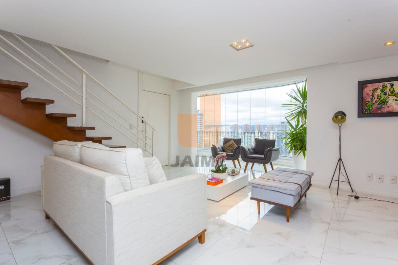 Apartamento de 3 dormitórios na R AIMBERÊ — Perdizes, São Paulo
