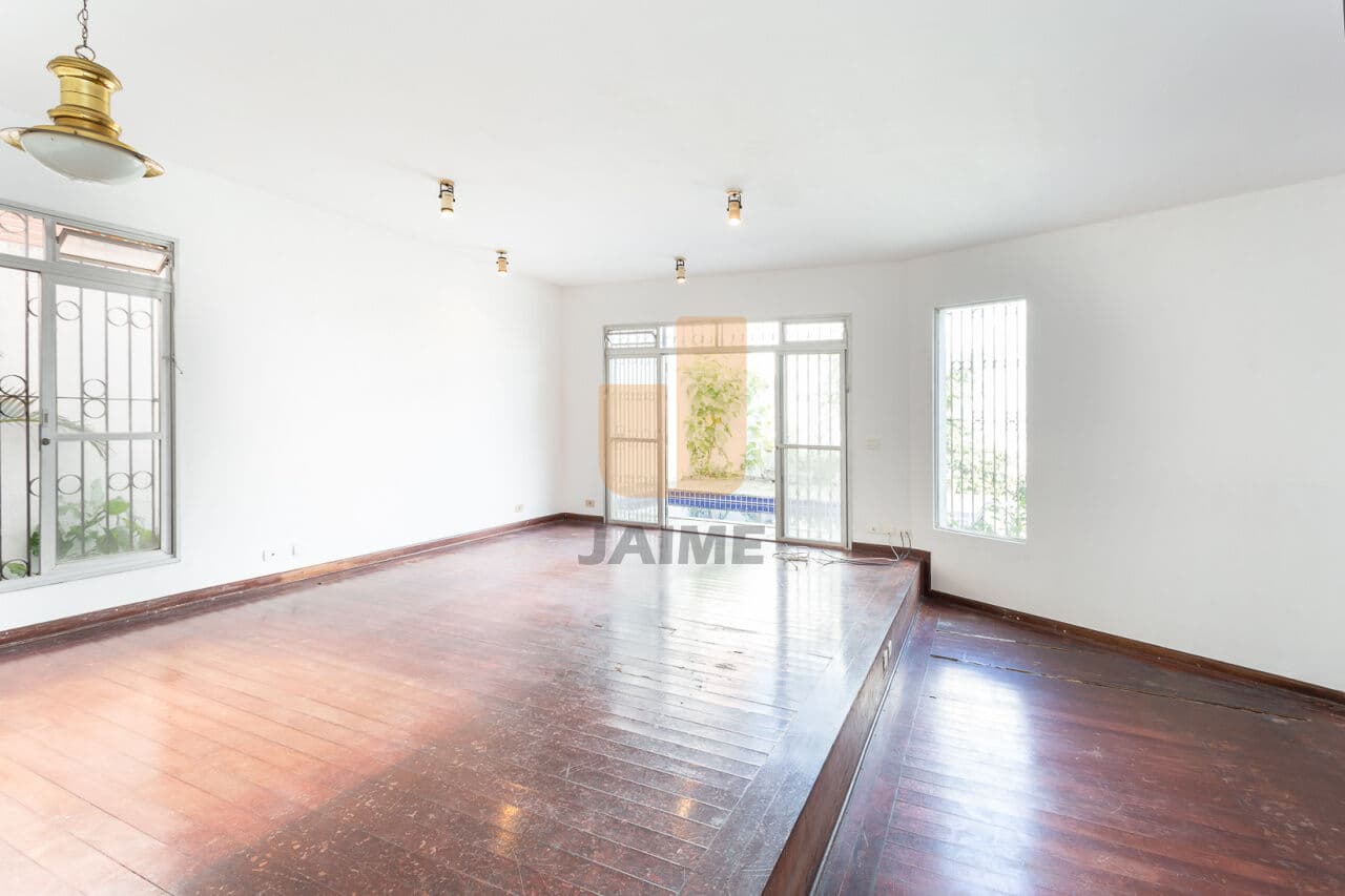 Casa de 5 dormitórios na R Doutor Rubens Maragliano — Jardim Leonor, São Paulo - foto 2