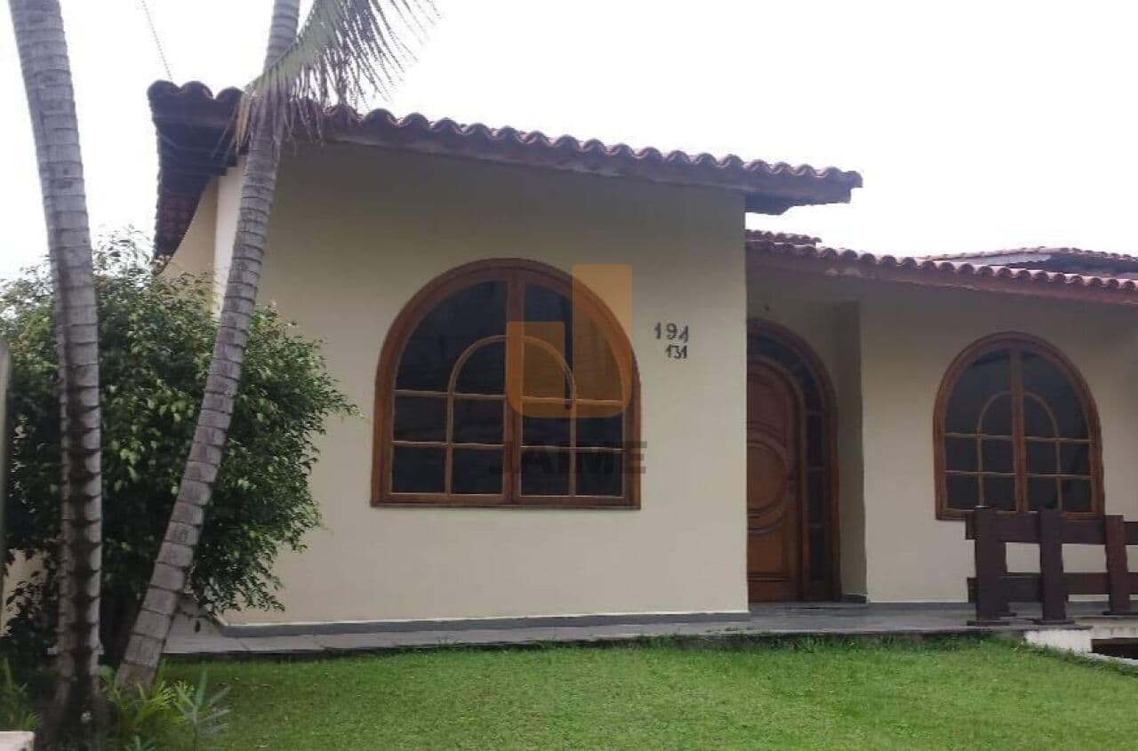 Casa de 4 dormitórios na R José Vicente — Tremembé, São Paulo