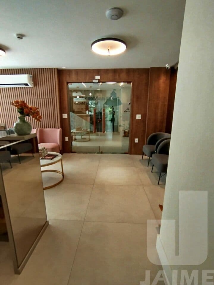 Comercial na R HADDOCK LOBO — Cerqueira César, São Paulo
