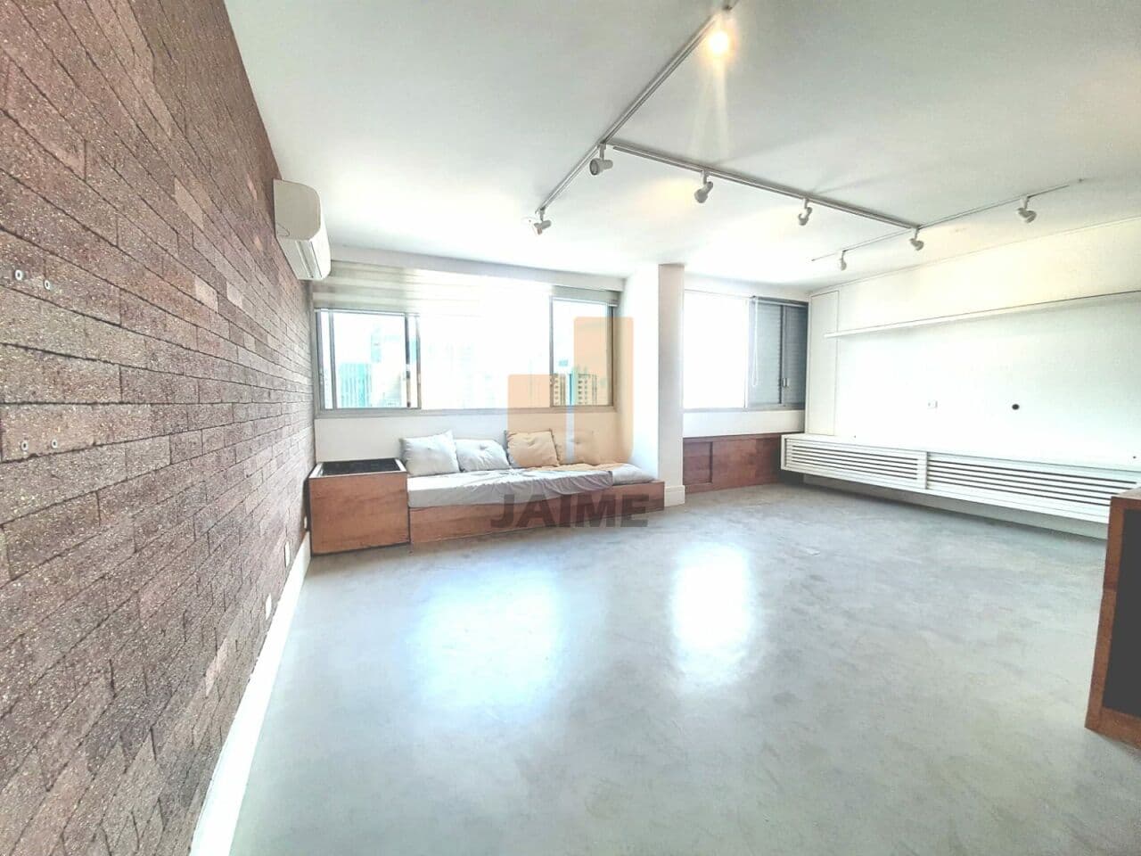 Apartamento de 2 dormitórios na R Manuel Guedes — Jardim Europa, São Paulo