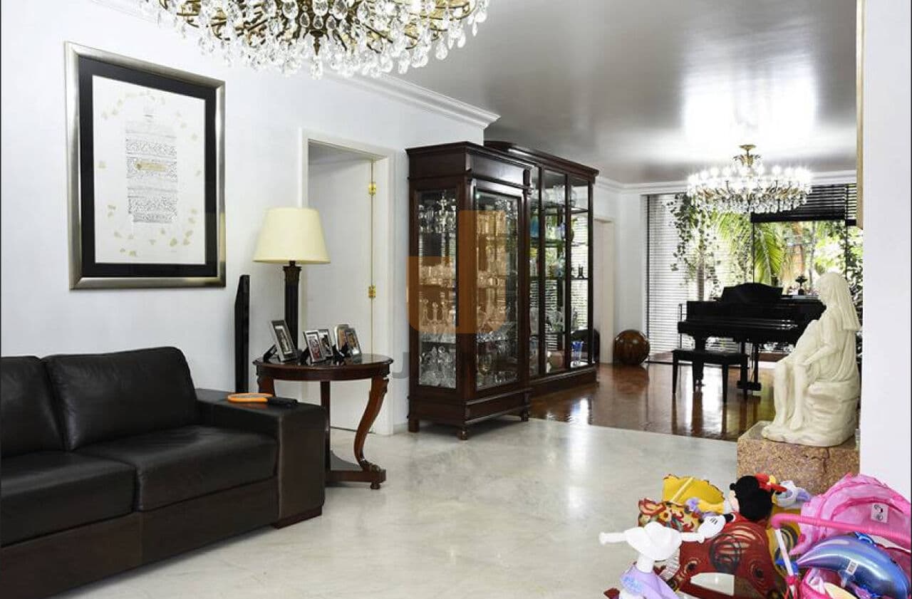 Casa de 5 dormitórios na R Itapitangui — Pacaembu, São Paulo - foto 2