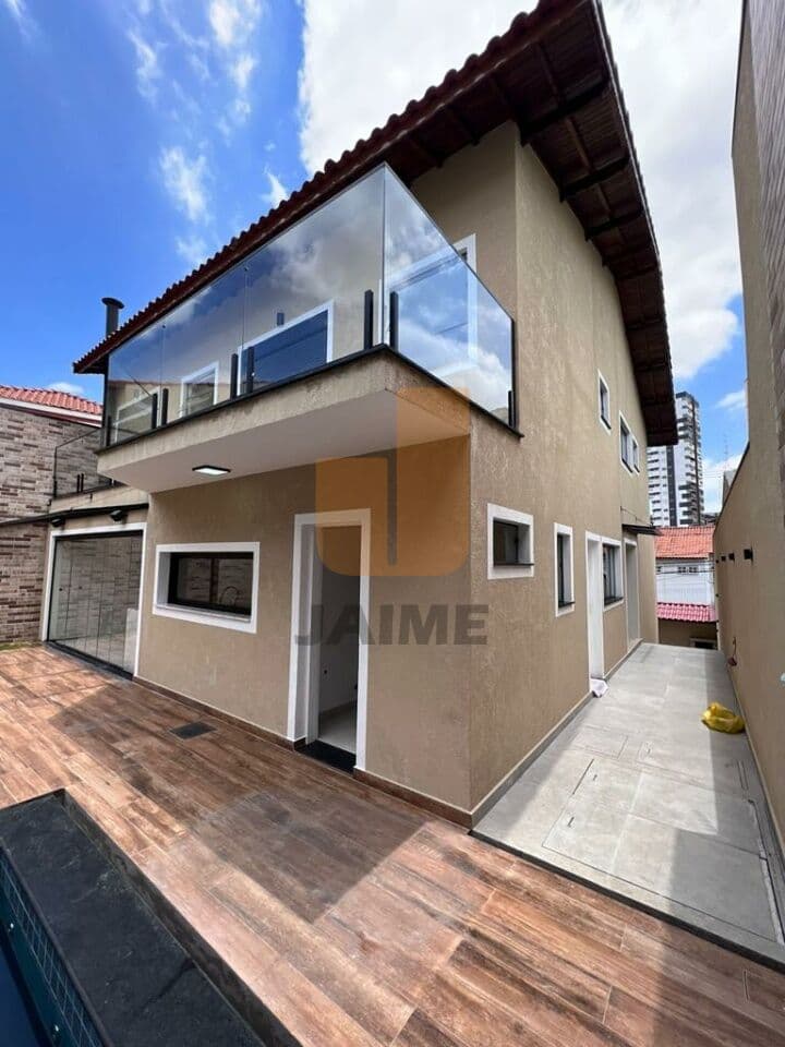 Casa de 3 dormitórios na R Cônego Ezequias — Vila Galvão, São Paulo