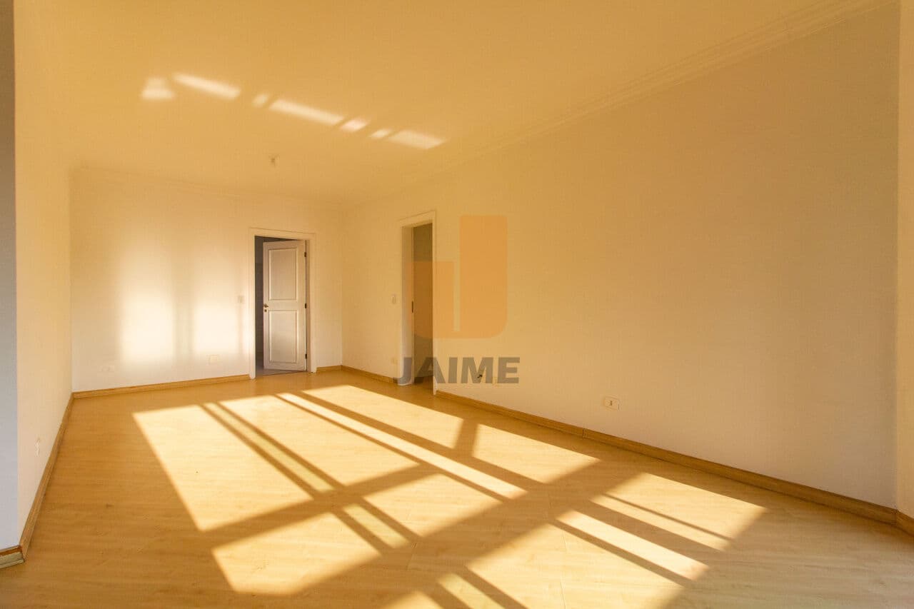 Apartamento em Real Parque