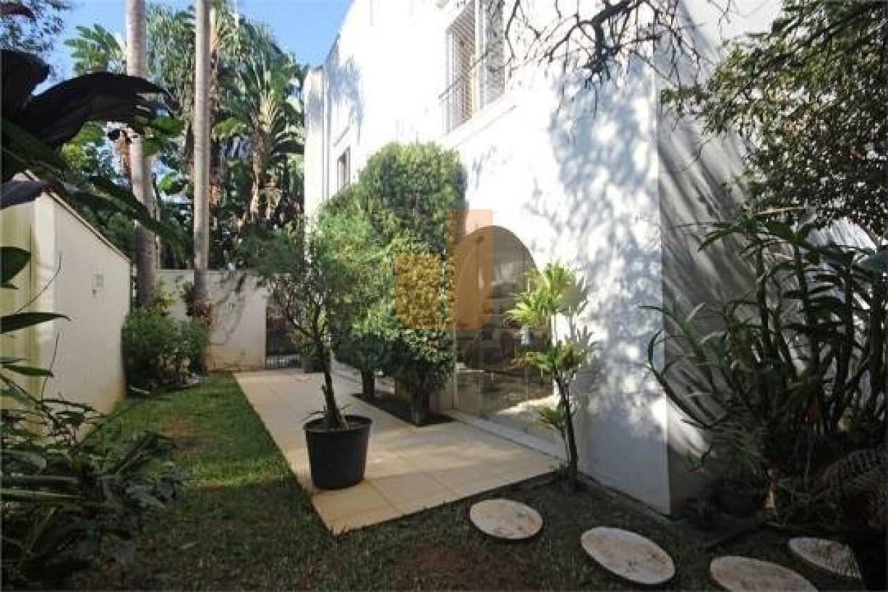 Casa de 3 dormitórios na R Dos Tamanás — Vila Madalena, São Paulo