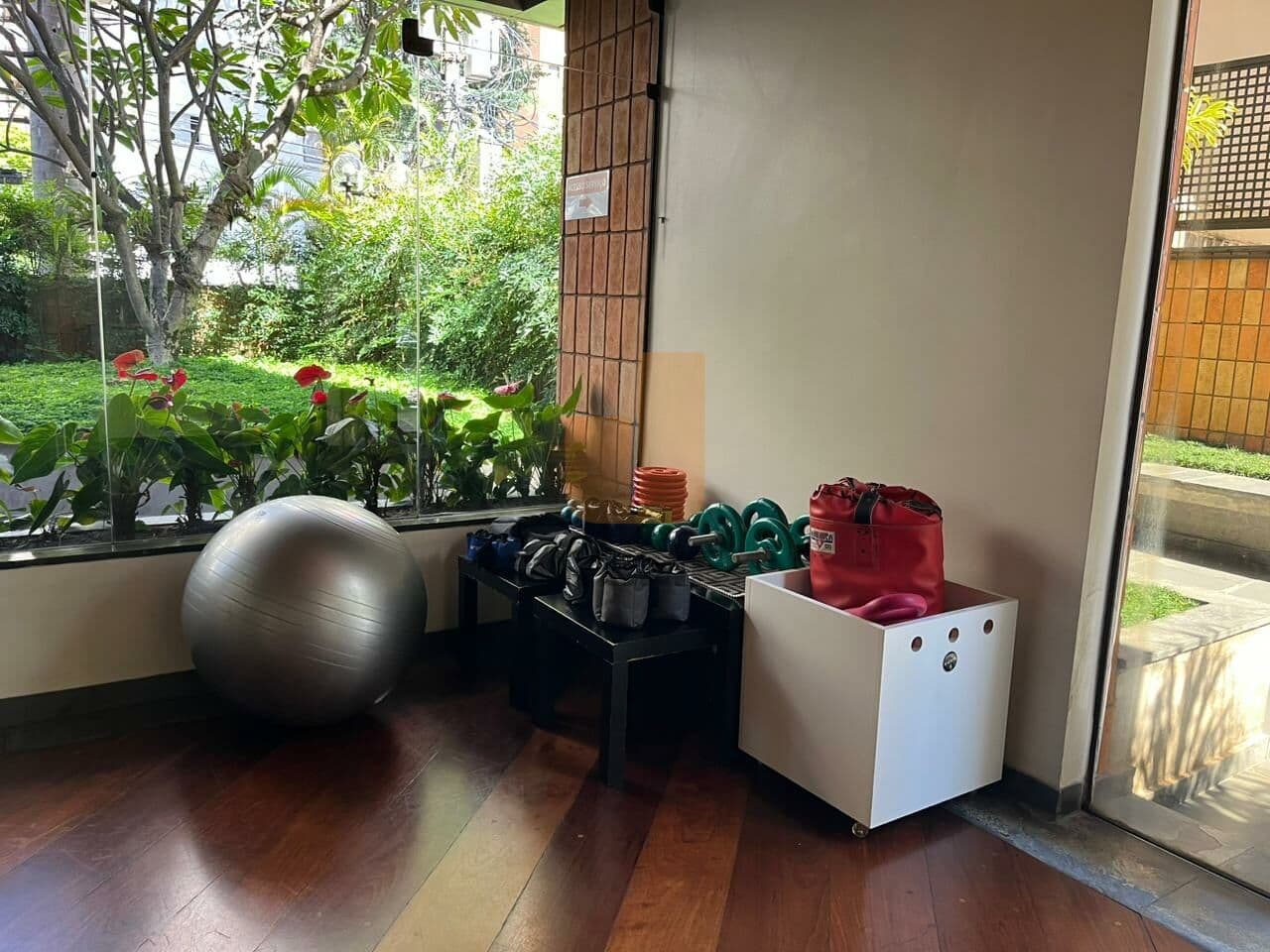 Apartamento de 3 dormitórios na R Inhambú — Moema, São Paulo - foto 2