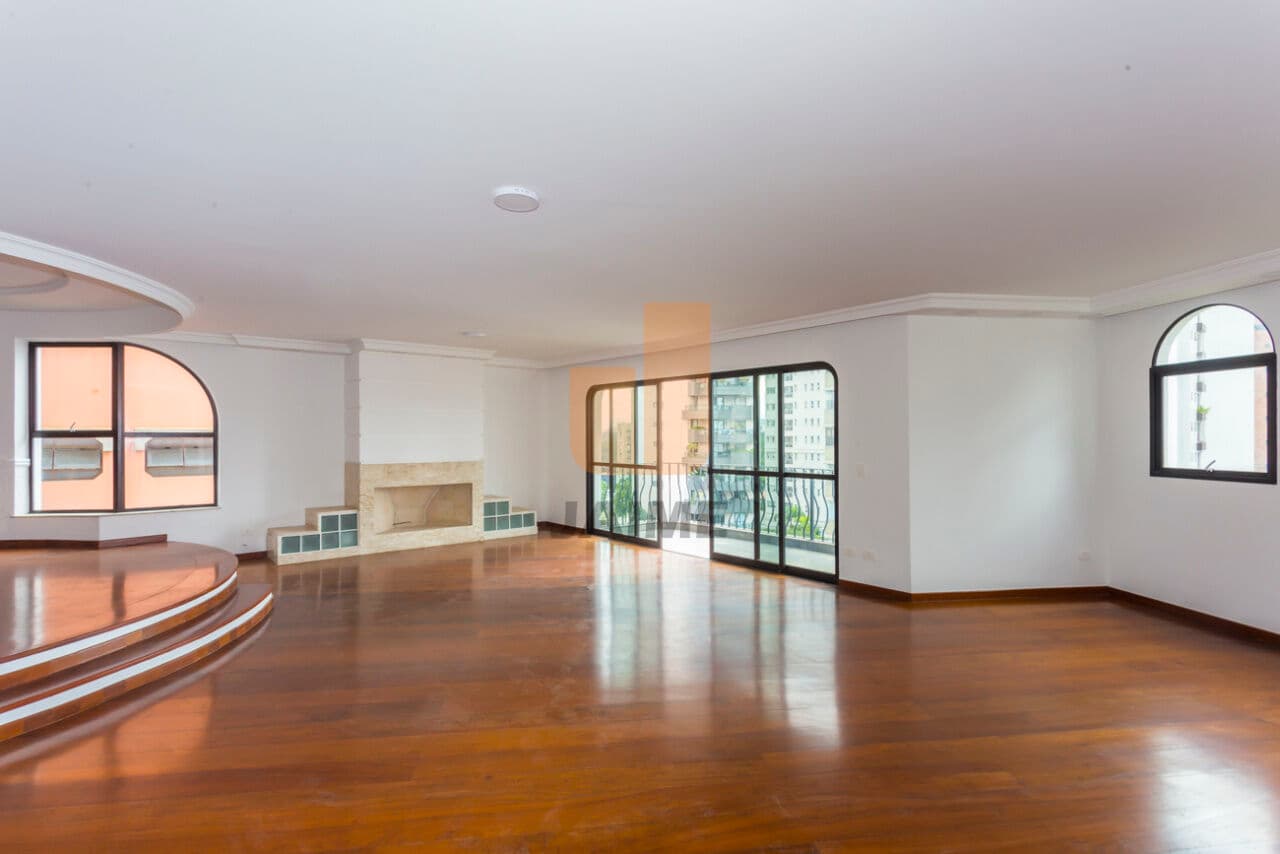 Apartamento de 4 dormitórios na AV Chibarás — Moema, São Paulo
