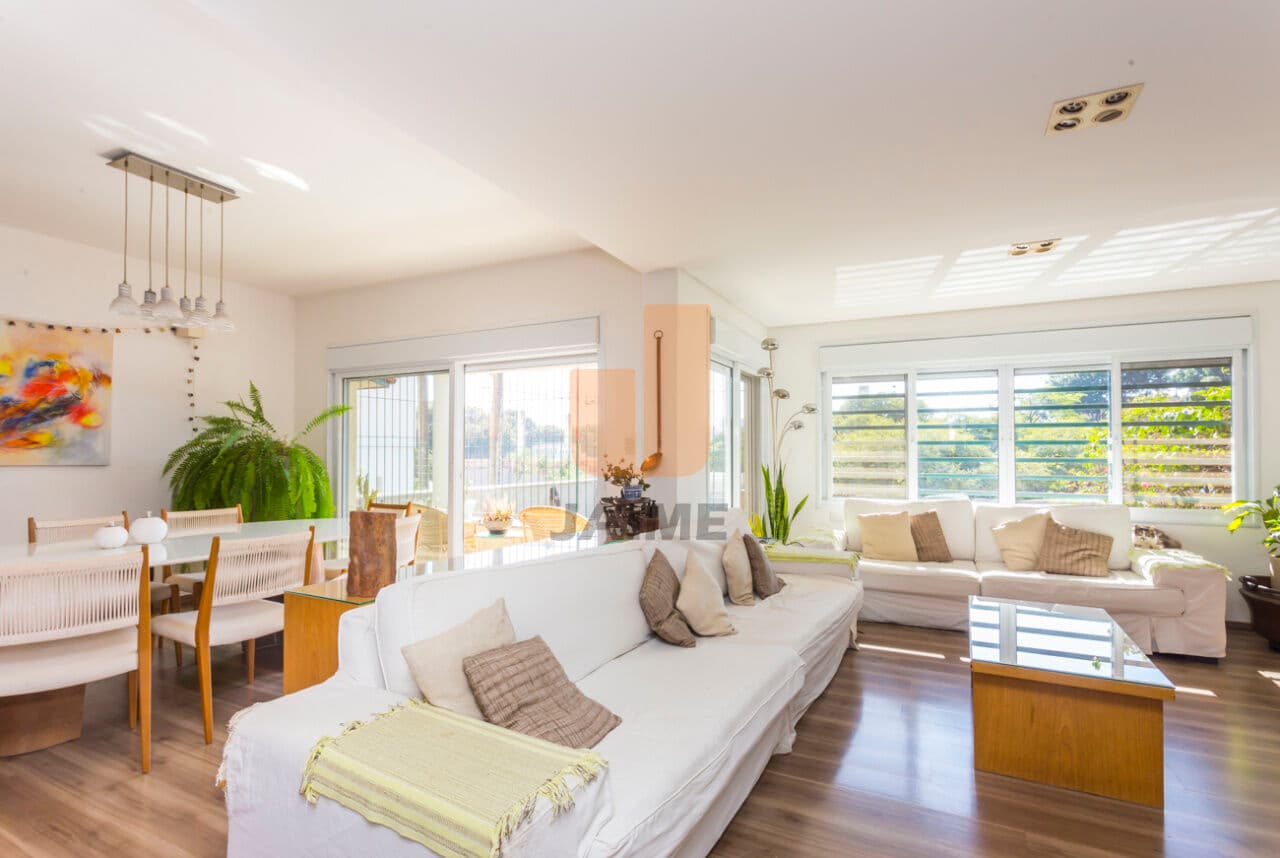 Casa de 4 dormitórios na R Itaquera — Pacaembu, São Paulo - foto 2