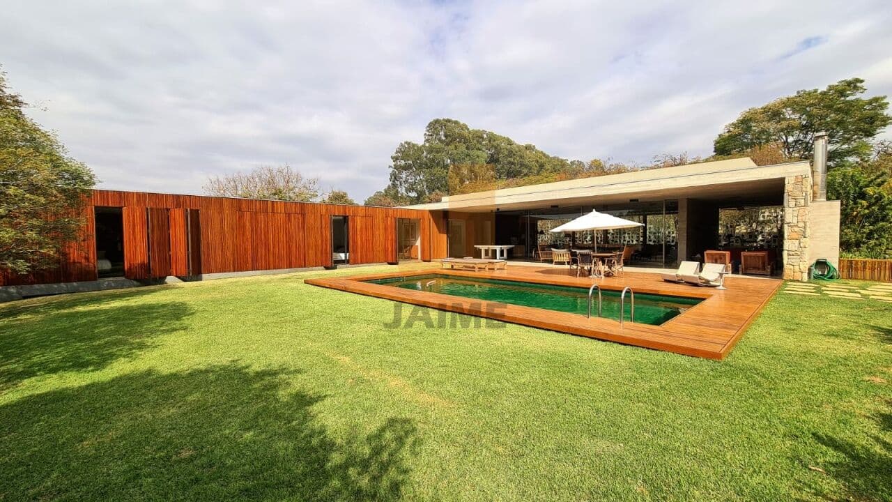 Casa de 5 dormitórios na AL Dos Flamboyants — Fazenda Boa Vista, São Paulo