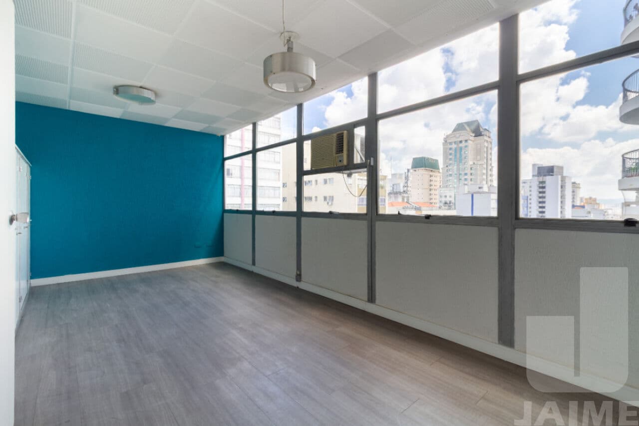 Comercial na R Itacolomi — Higienópolis, São Paulo