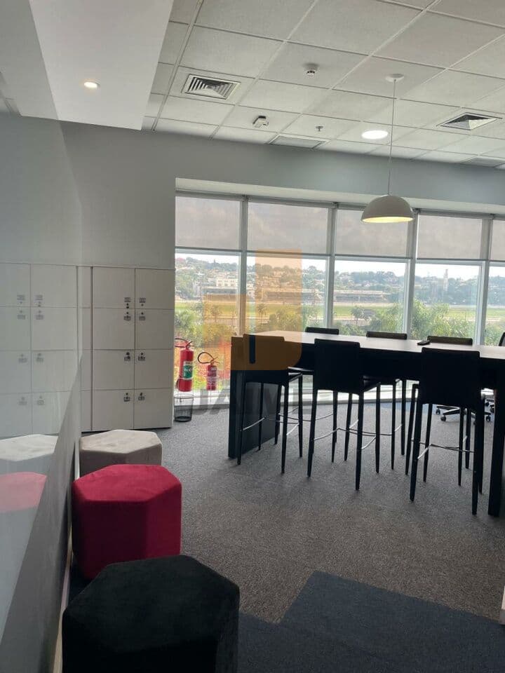 Comercial na R HUNGRIA — Jardim Europa, São Paulo