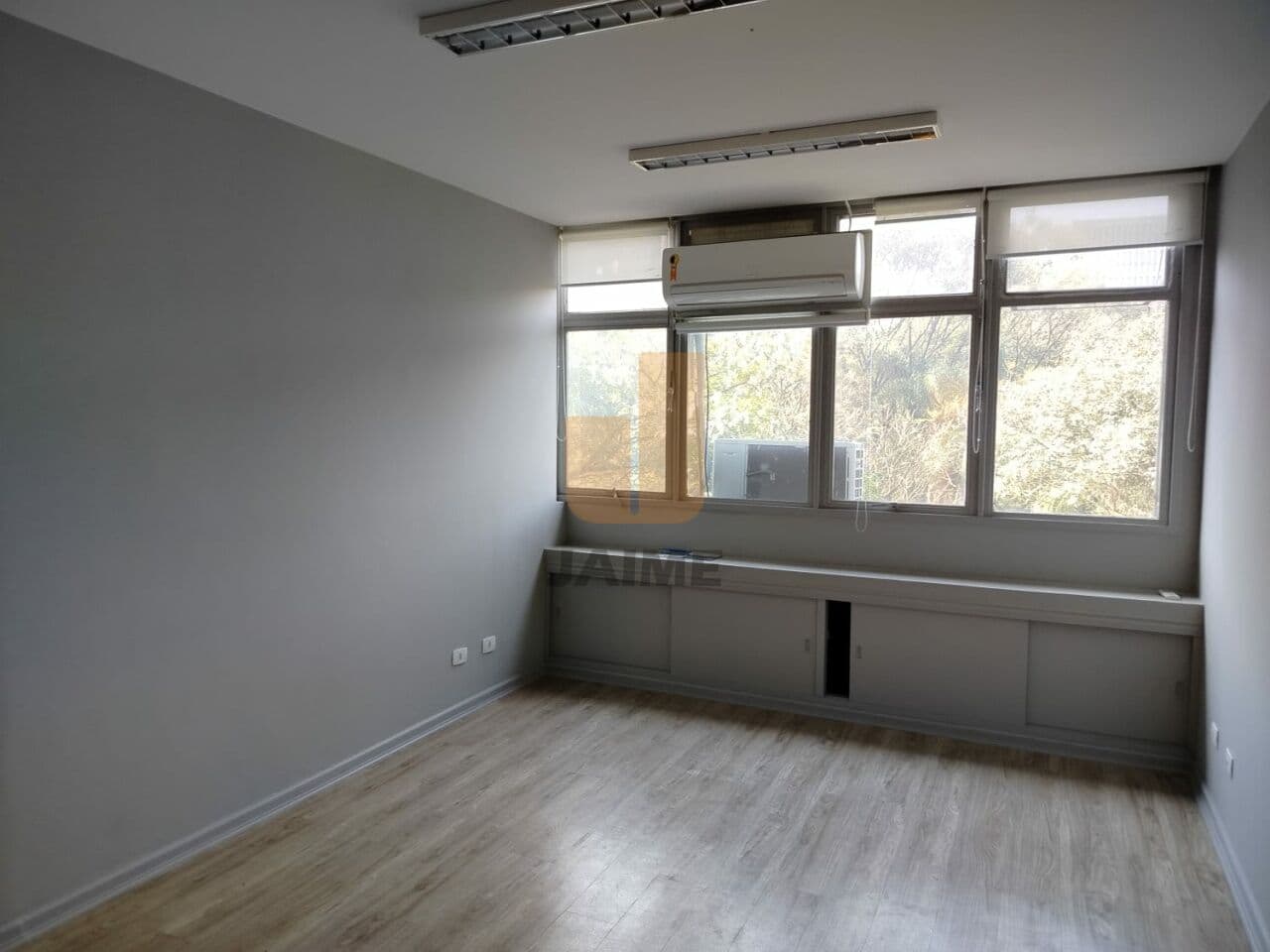 Comercial na R Peixoto Gomide — Jardim Paulista, São Paulo