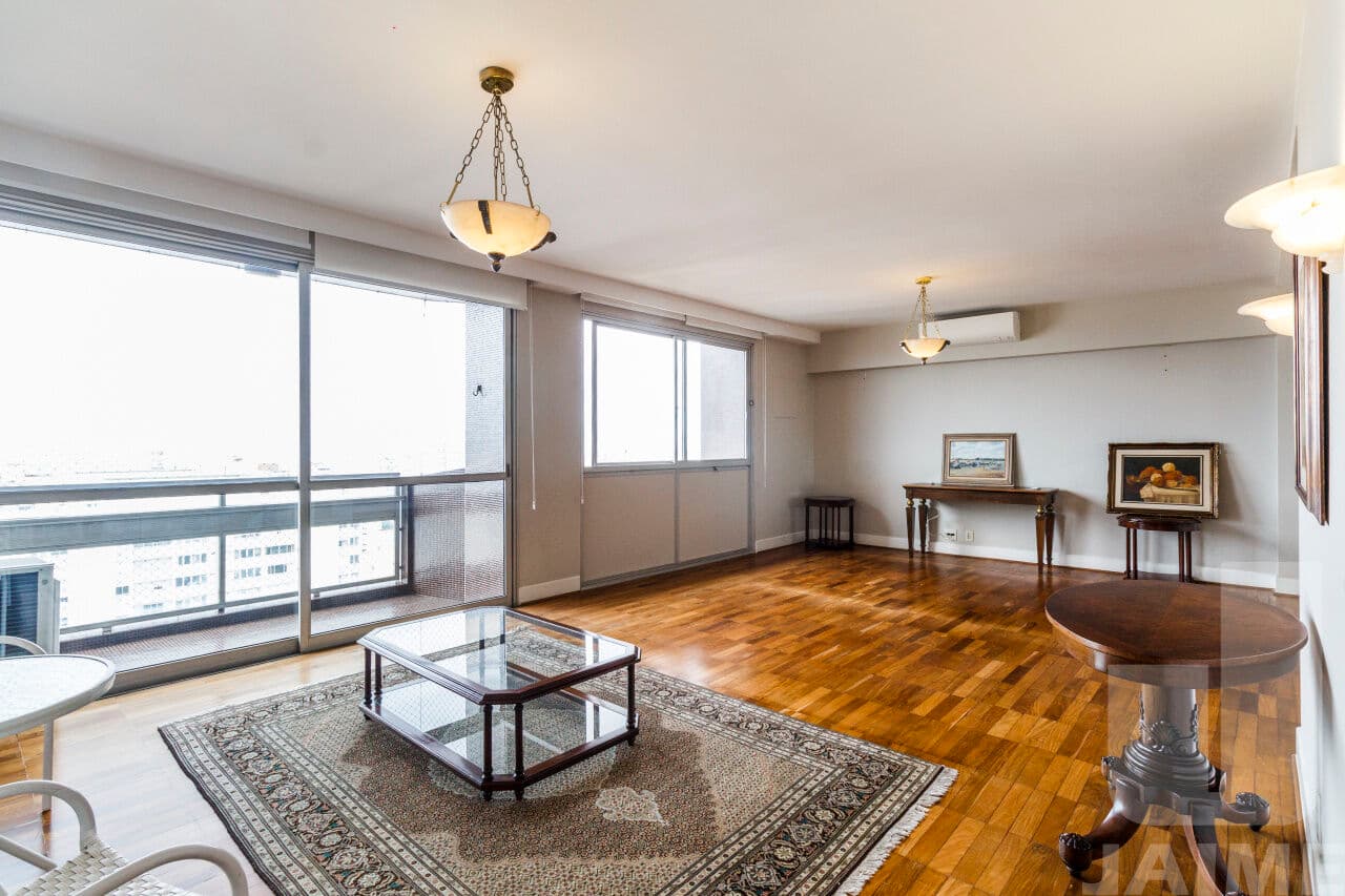 Apartamento de 3 dormitórios na R Caiubi — Perdizes, São Paulo