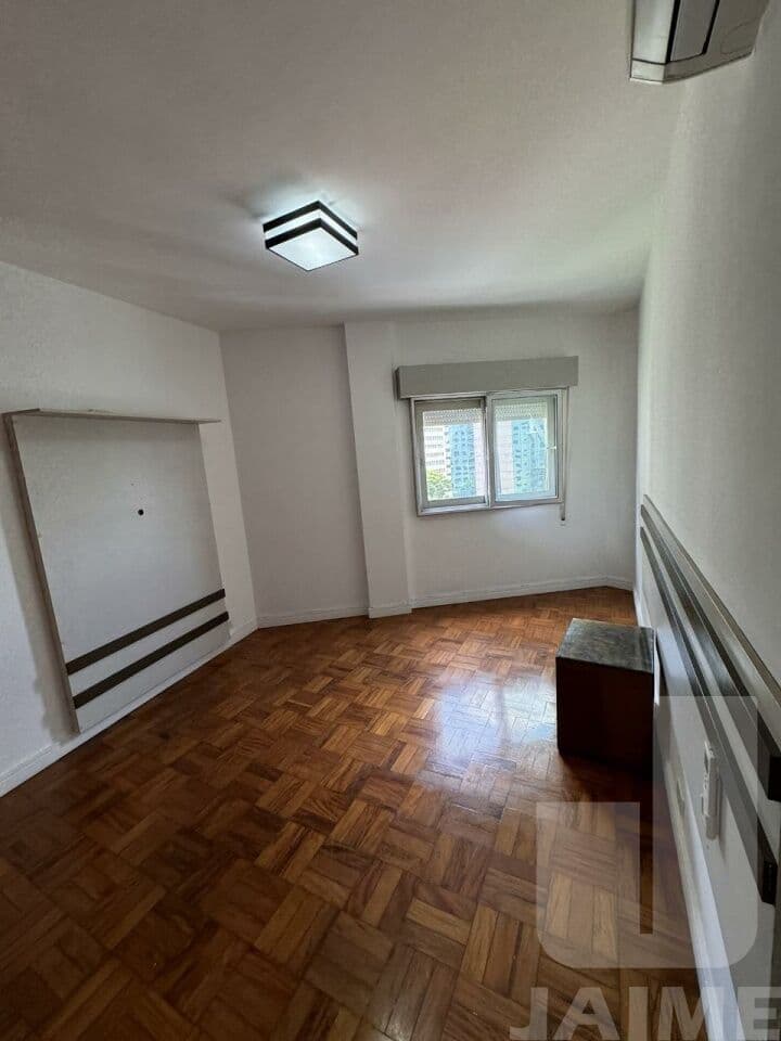 Apartamento de 2 dormitórios na R TREZE DE MAIO — Bela Vista, São Paulo