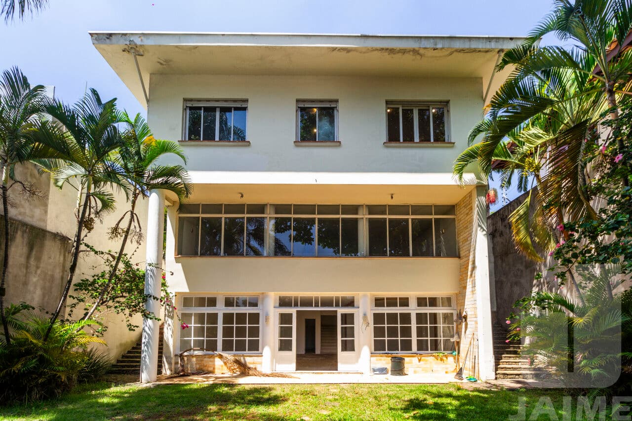 Casa de 4 dormitórios na R Ubatuba — pacaembu, São Paulo