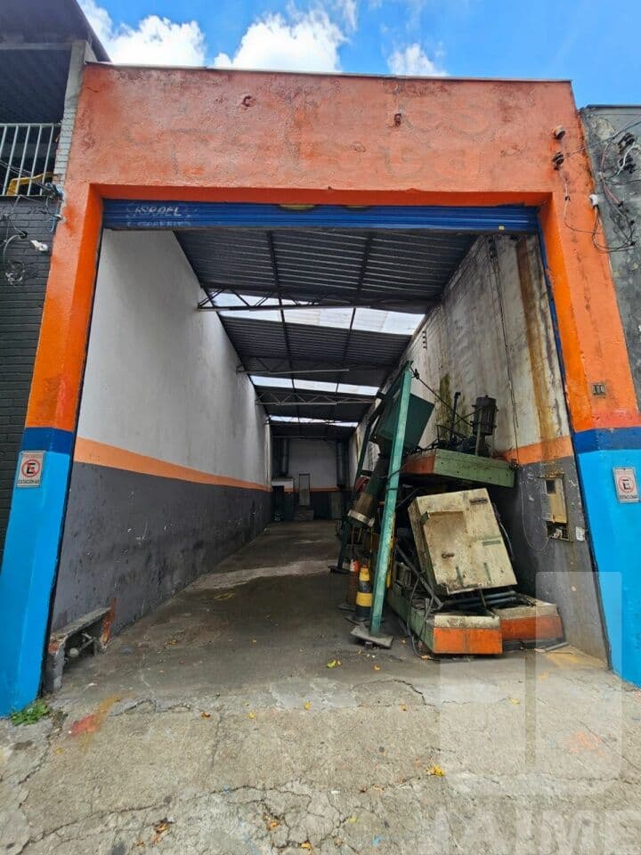 Comercial de 3 dormitórios na R Piratininga — Vila Bandeirantes, São Paulo - foto 2